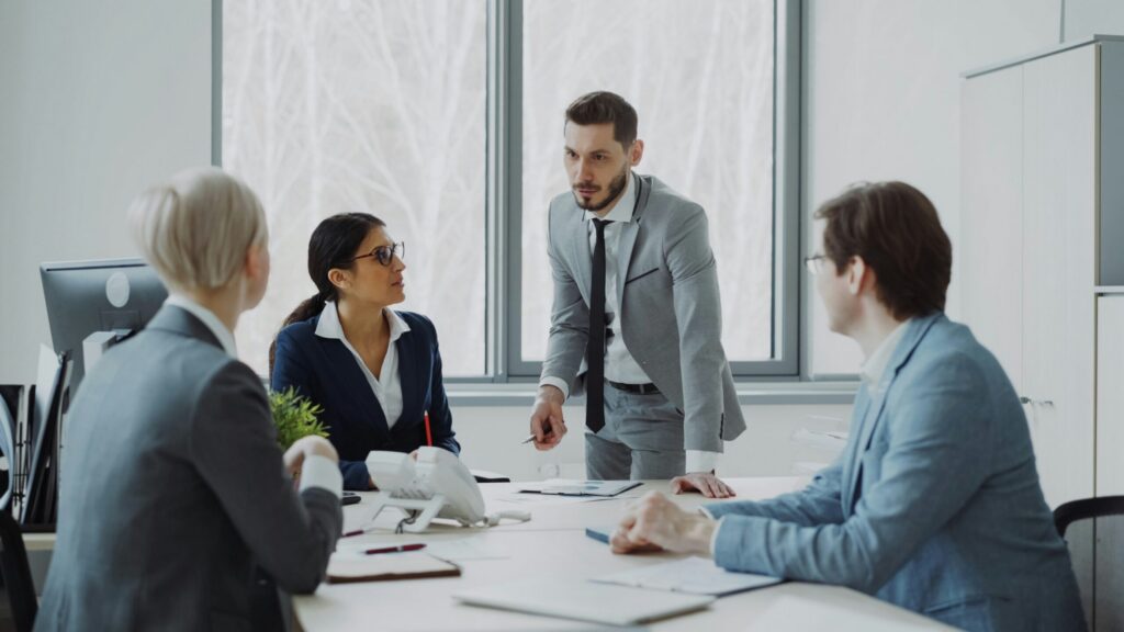 what does employer of record do